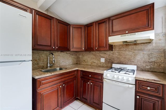 166 E 17th St, Hialeah, FL 33010