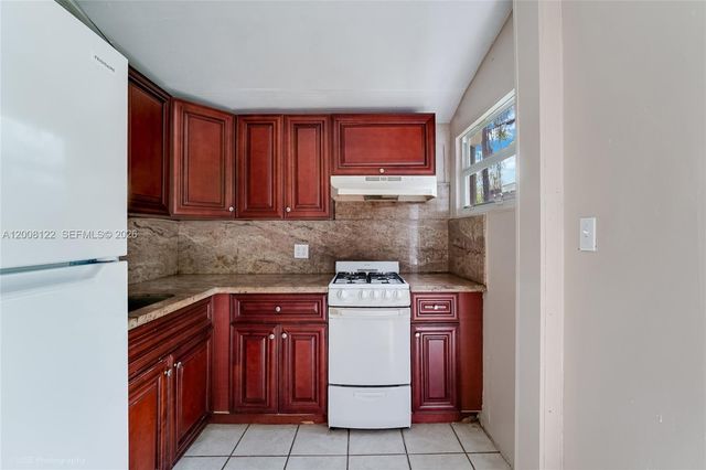 166 E 17th St, Hialeah, FL 33010