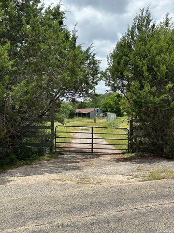 9 Sky Line Dr, Comfort, TX 78013