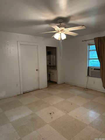 9 Sky Line Dr, Comfort, TX 78013