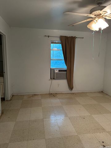 9 Sky Line Dr, Comfort, TX 78013