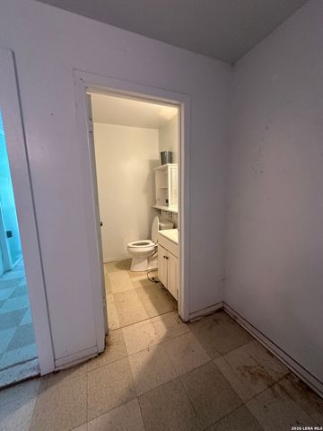 9 Sky Line Dr, Comfort, TX 78013