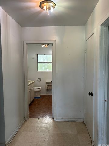 9 Sky Line Dr, Comfort, TX 78013