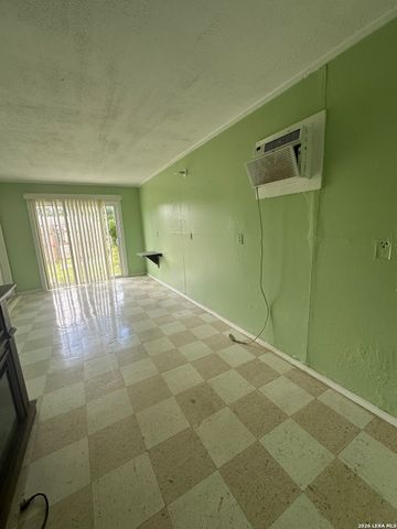 9 Sky Line Dr, Comfort, TX 78013