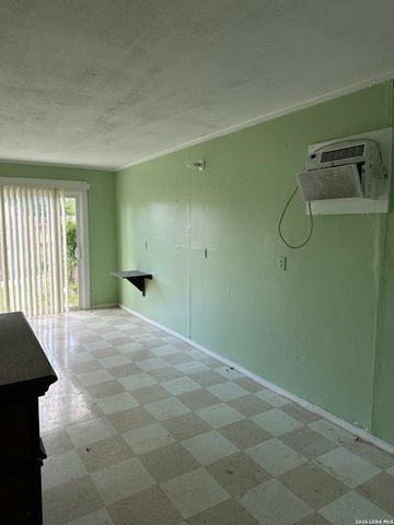 9 Sky Line Dr, Comfort, TX 78013