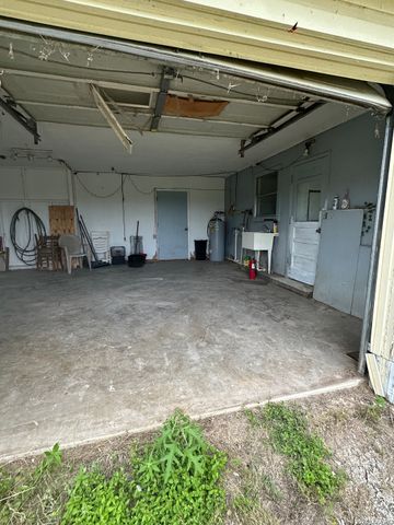 9 Sky Line Dr, Comfort, TX 78013