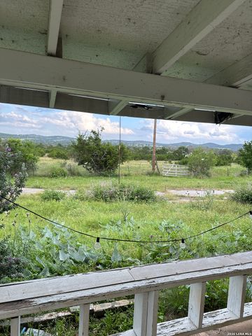 9 Sky Line Dr, Comfort, TX 78013