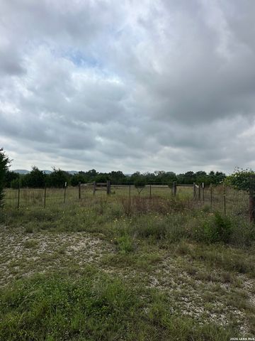 9 Sky Line Dr, Comfort, TX 78013