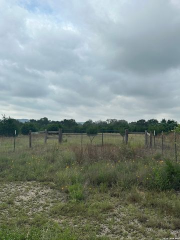 9 Sky Line Dr, Comfort, TX 78013