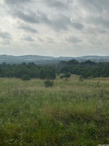 9 Sky Line Dr, Comfort, TX 78013