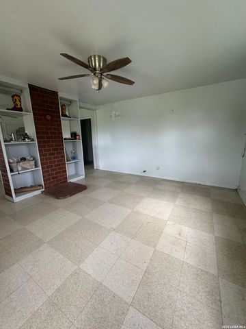 9 Sky Line Dr, Comfort, TX 78013