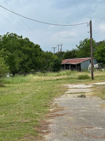 9 Sky Line Dr, Comfort, TX 78013