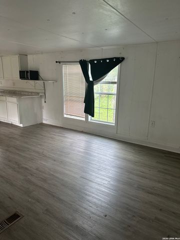 9 Sky Line Dr, Comfort, TX 78013