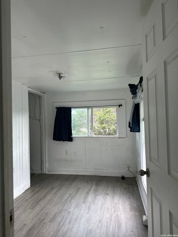 9 Sky Line Dr, Comfort, TX 78013