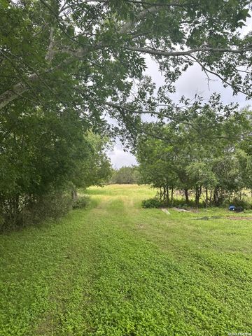 9 Sky Line Dr, Comfort, TX 78013