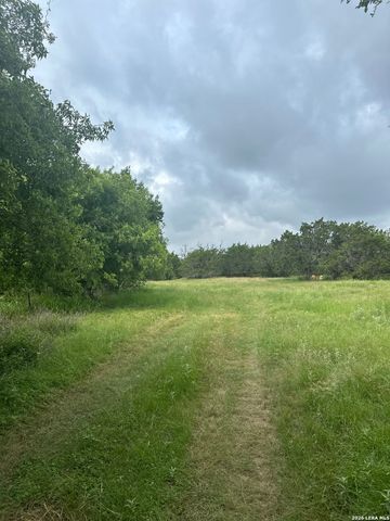 9 Sky Line Dr, Comfort, TX 78013