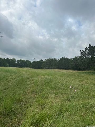 9 Sky Line Dr, Comfort, TX 78013
