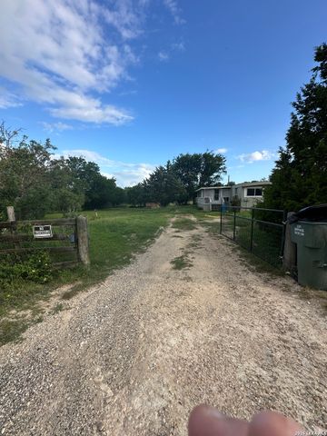 9 Sky Line Dr, Comfort, TX 78013