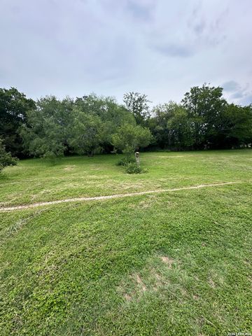9 Sky Line Dr, Comfort, TX 78013