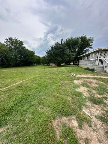 9 Sky Line Dr, Comfort, TX 78013
