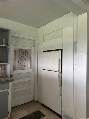 9 Sky Line Dr, Comfort, TX 78013