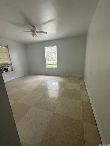 9 Sky Line Dr, Comfort, TX 78013