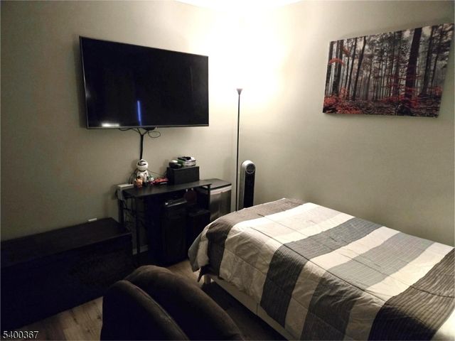 314 Spruce Hills Dr, Glen Gardner Boro, NJ 08826