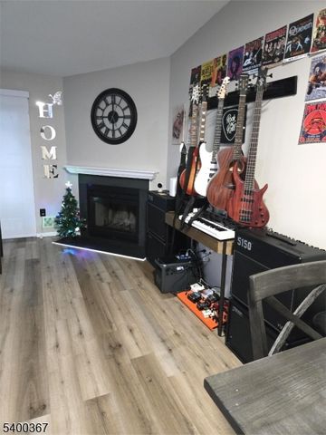 314 Spruce Hills Dr, Glen Gardner Boro, NJ 08826