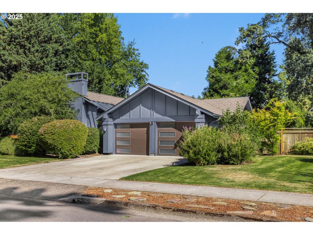 3425 Regent Ave, Eugene, OR 97401