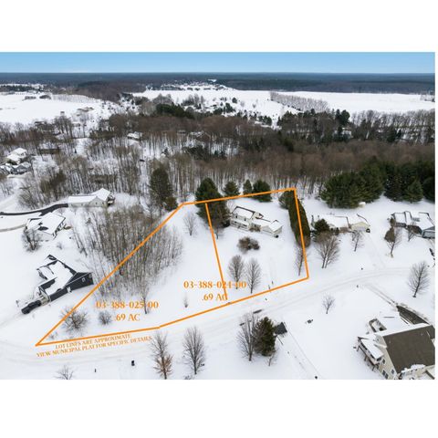 834 Shamrock Lane, East Bay Twp, MI 49696