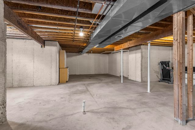 834 Shamrock Lane, East Bay Twp, MI 49696