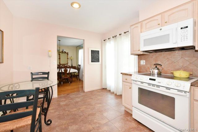344 New York Avenue, Massapequa Park, NY 11762