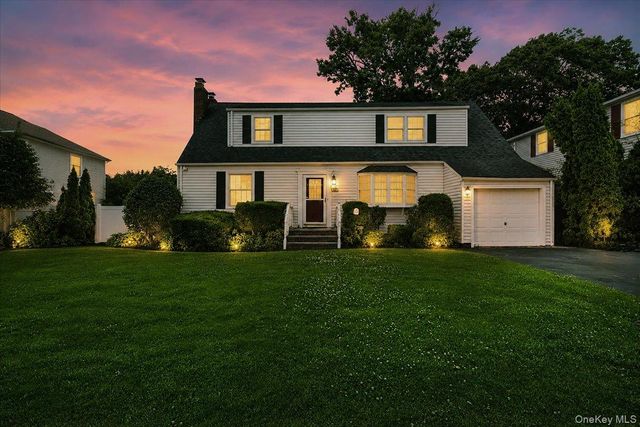 344 New York Avenue, Massapequa Park, NY 11762