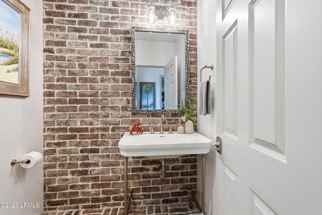 7 Peninsula Drive, Hilton Head Island, SC 29926