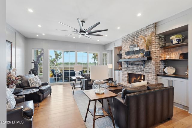 7 Peninsula Drive, Hilton Head Island, SC 29926
