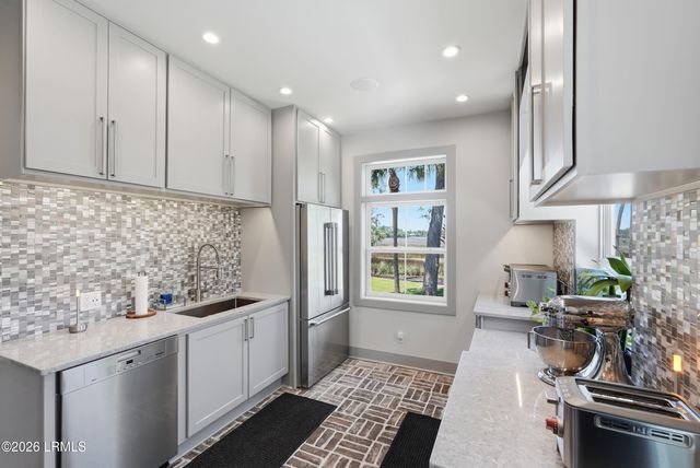 7 Peninsula Drive, Hilton Head Island, SC 29926