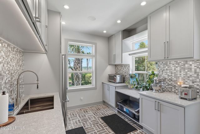 7 Peninsula Drive, Hilton Head Island, SC 29926
