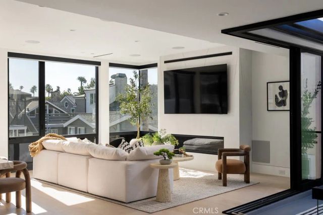 2501 Seaview Avenue, Corona Del Mar, CA 92625