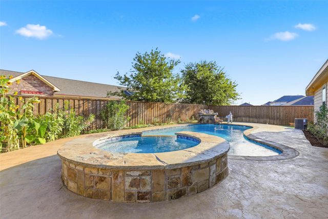 521 Bailer Drive, Crowley, TX 76036