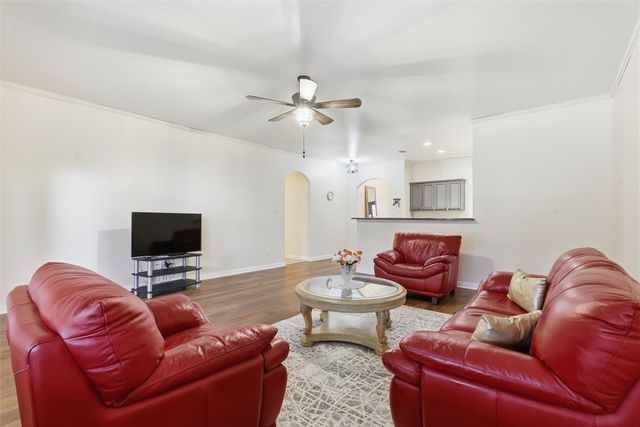 521 Bailer Drive, Crowley, TX 76036