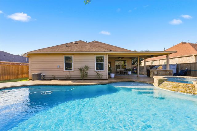 521 Bailer Drive, Crowley, TX 76036