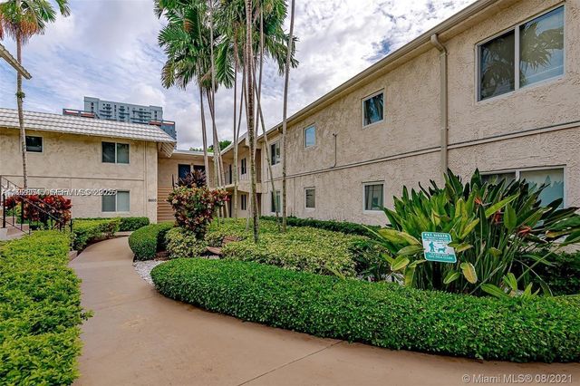 8607 SW 68th Ct 26, Pinecrest, FL 33156