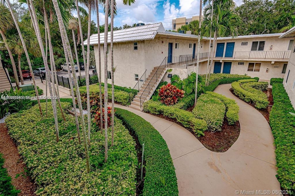 8607 SW 68th Ct 26, Pinecrest, FL 33156