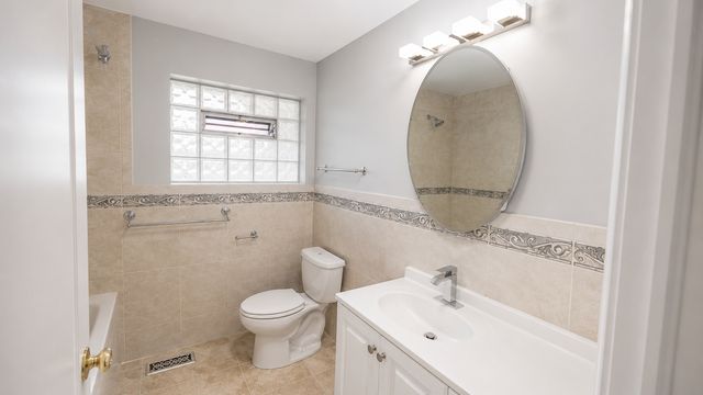 9348 S Michigan Avenue, Chicago, IL 60619