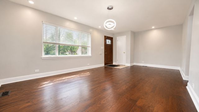 9348 S Michigan Avenue, Chicago, IL 60619