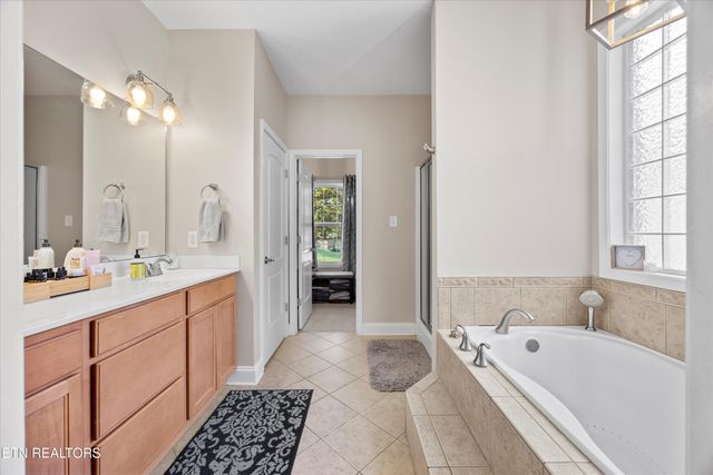 901 Crown Ridge Lane, Powell, TN 37849