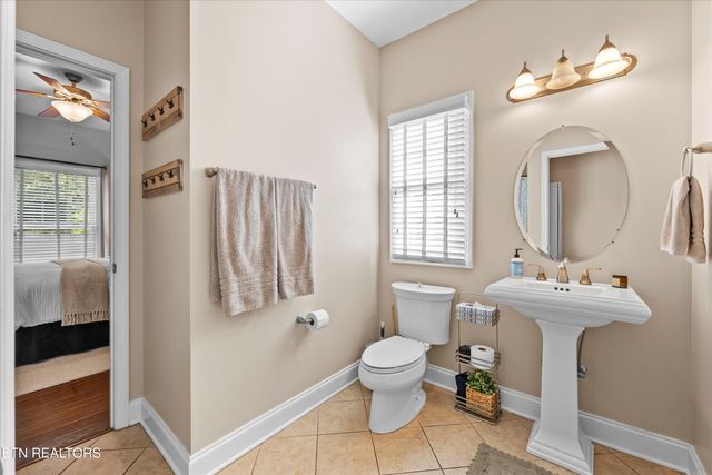 901 Crown Ridge Lane, Powell, TN 37849