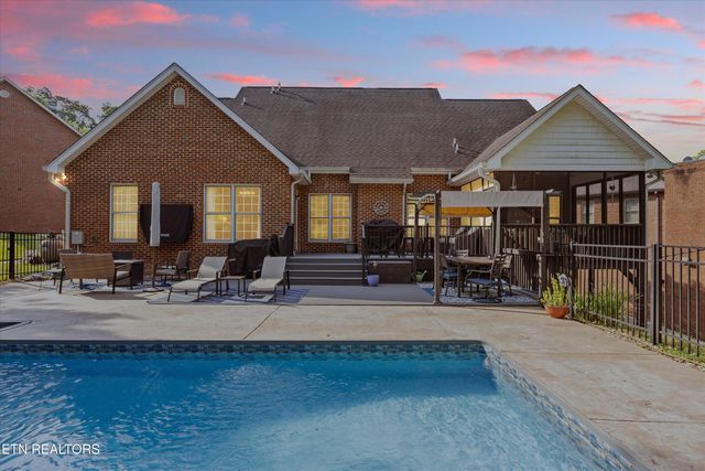 901 Crown Ridge Lane, Powell, TN 37849