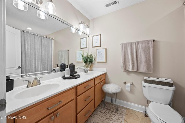 901 Crown Ridge Lane, Powell, TN 37849
