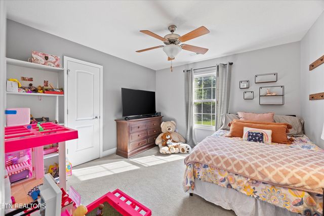 901 Crown Ridge Lane, Powell, TN 37849